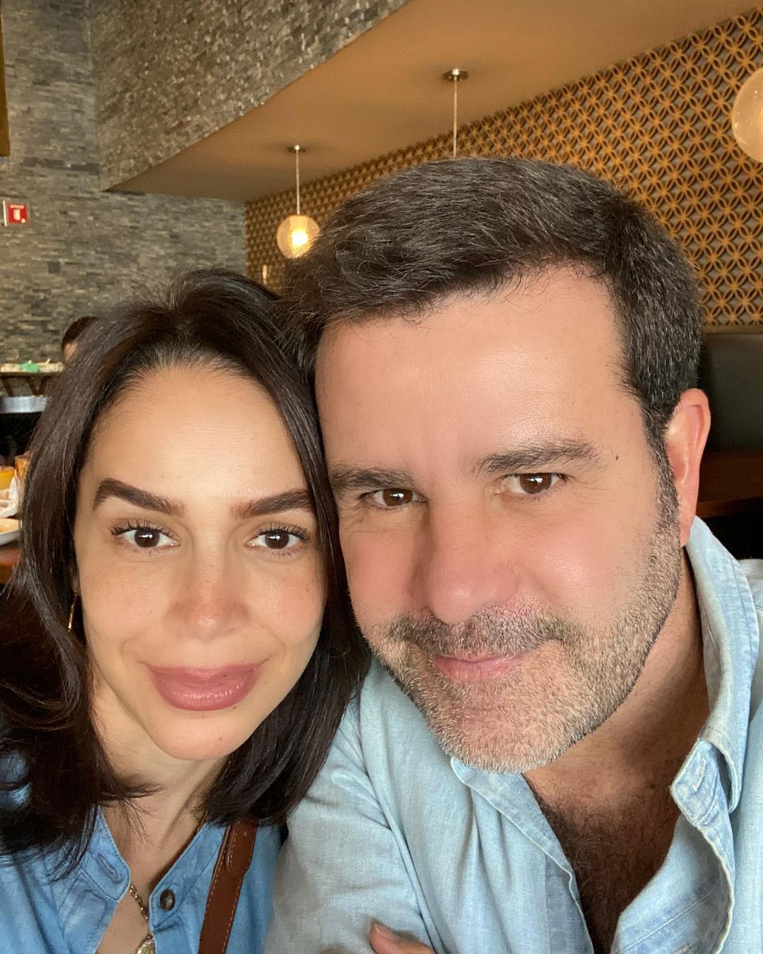 Critican a Biby Gaytán por foto sin maquillaje