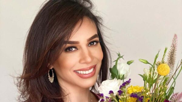 Critican a Biby Gaytán por foto sin maquillaje