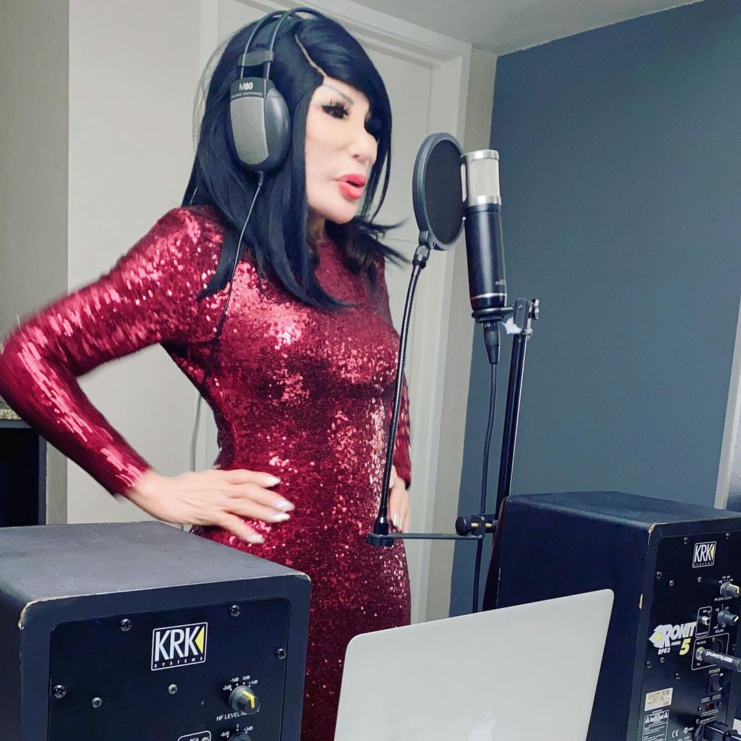 Critican a Lyn May por visitar a Carmen Salinas en el hospital