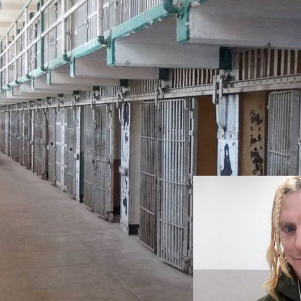 Sujeto es detenido y se hace pasar por mujer; ya en la celda viola a su compañera