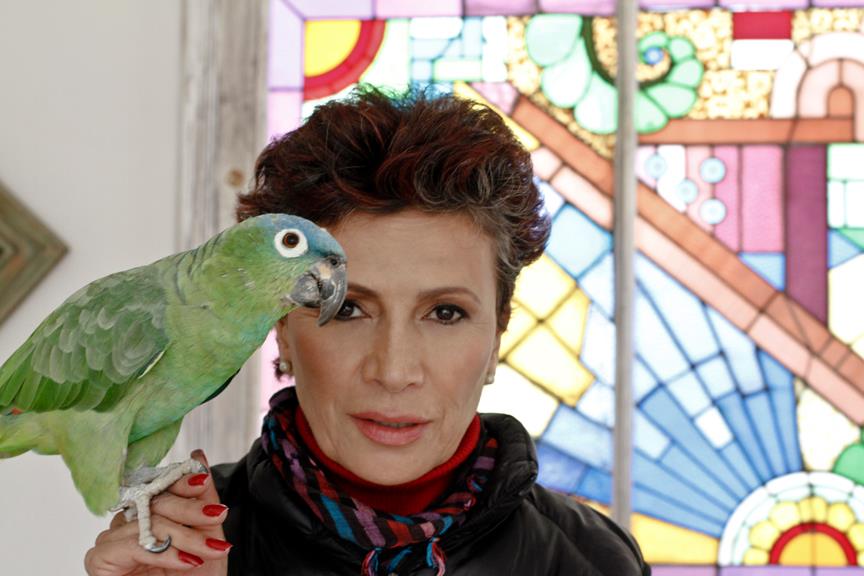 En topless Patricia Reyes Espíndola celebra su victoria contra el cáncer