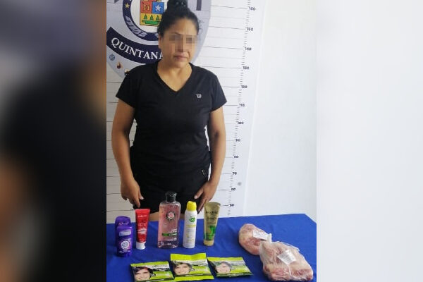 Atrapan a ‘fardera’ en supermercado de Cancún.