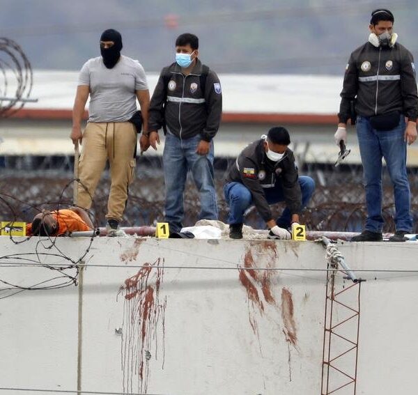 Barbarie en cárcel de Ecuador deja 68 muertos.