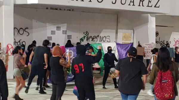 9N: Concluye en paz manifestación de feministas en Cancún