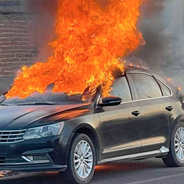 Dos mujeres son asesinadas y calcinadas en su auto