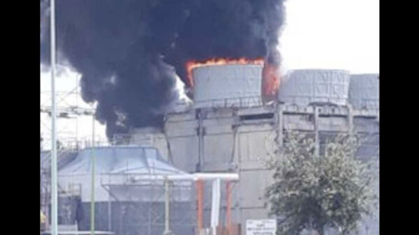 Incendio en refinería de Nuevo León alarma a la población