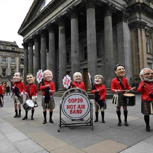 COP26, activistas señalan a líderes de “vender humo”