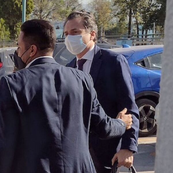 Ofrece Lozoya dos casas como reparación del daño