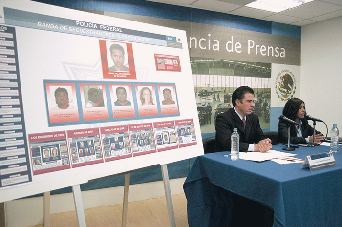 Luis Cárdenas Palomino, compadre de "El Grande", en una imagen de archivo durante la presentación del montaje televisivo y en el que según presentaban a los miembros de la banda de Los Zodiacos.
