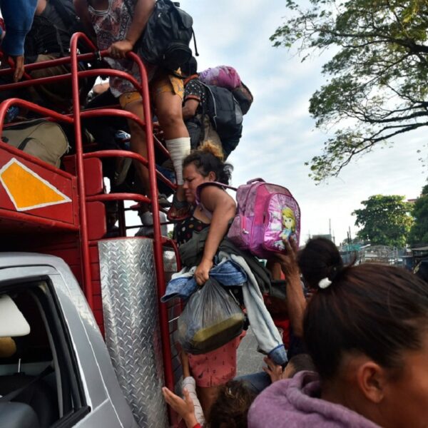 Exhibiré a legisladores de EU que no apoyen regularizar a migrantes: AMLO