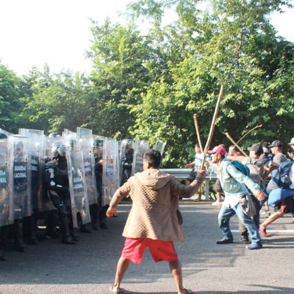 Enfrentamiento entre Guardia Nacional y caravana de migrantes deja varios heridos