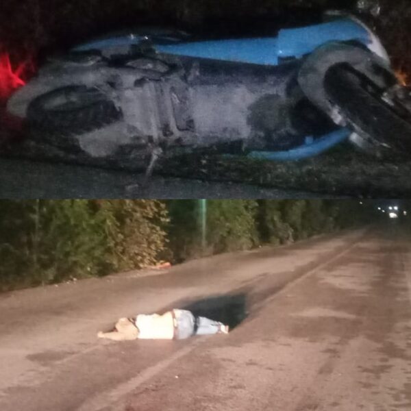 Derrapa motociclista y muere por golpe en la cabeza, en Cancún