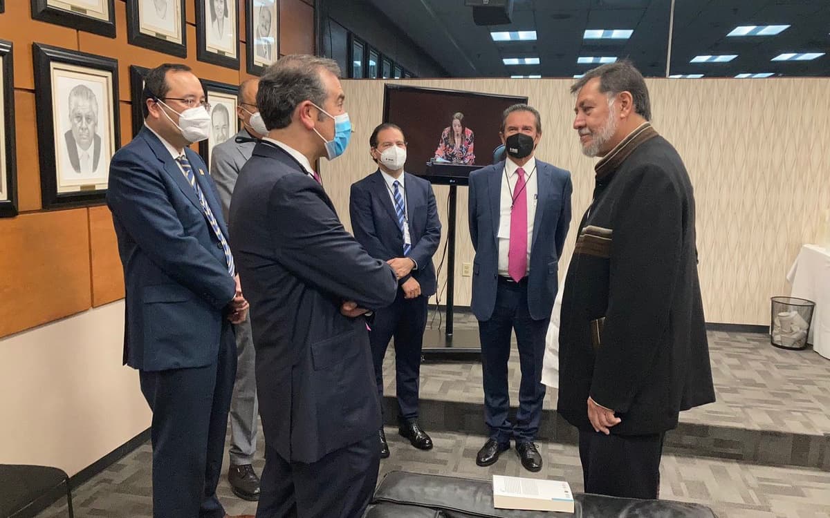 Encuentro en los pasillos de la Cámara de Diputados.