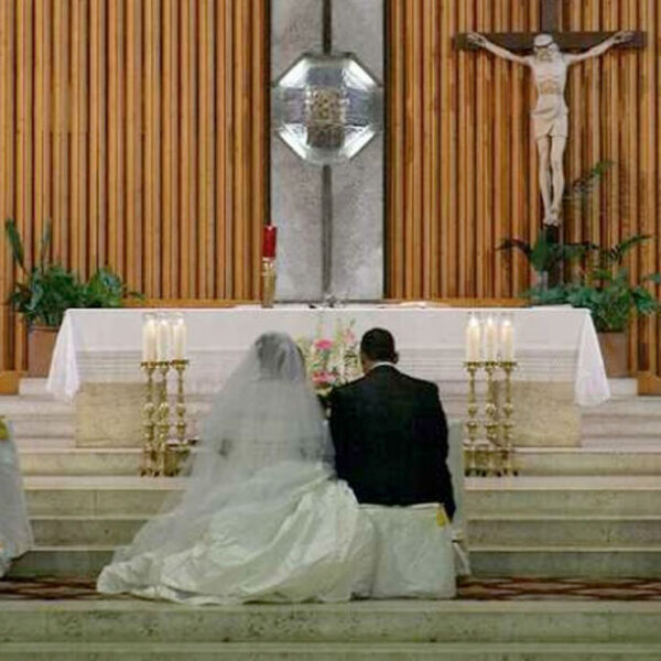 Novio es detenido en plena boda por no pagar pensión alimenticia