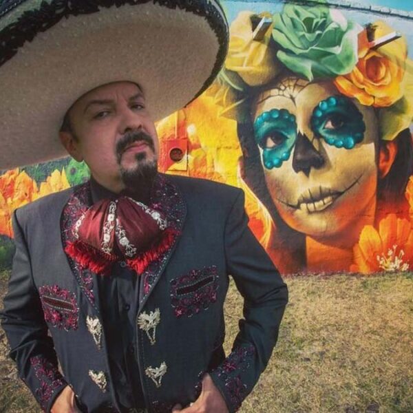 Pepe Aguilar viven momentos de angustia durante vuelo