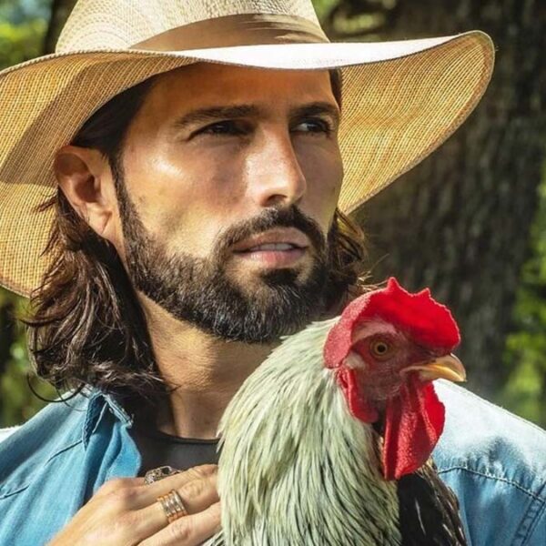 Poncho de Nigris es confundido con Jesucristo en Halloween