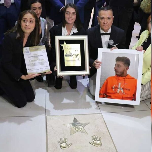 Realizan emotivo homenaje a Octavio Ocaña; develan su estrella en el Paseo de las Luminarias