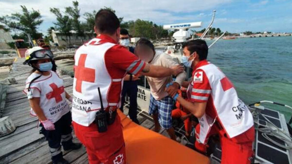 Evacua Marina a enfermo en embarcación en altamar