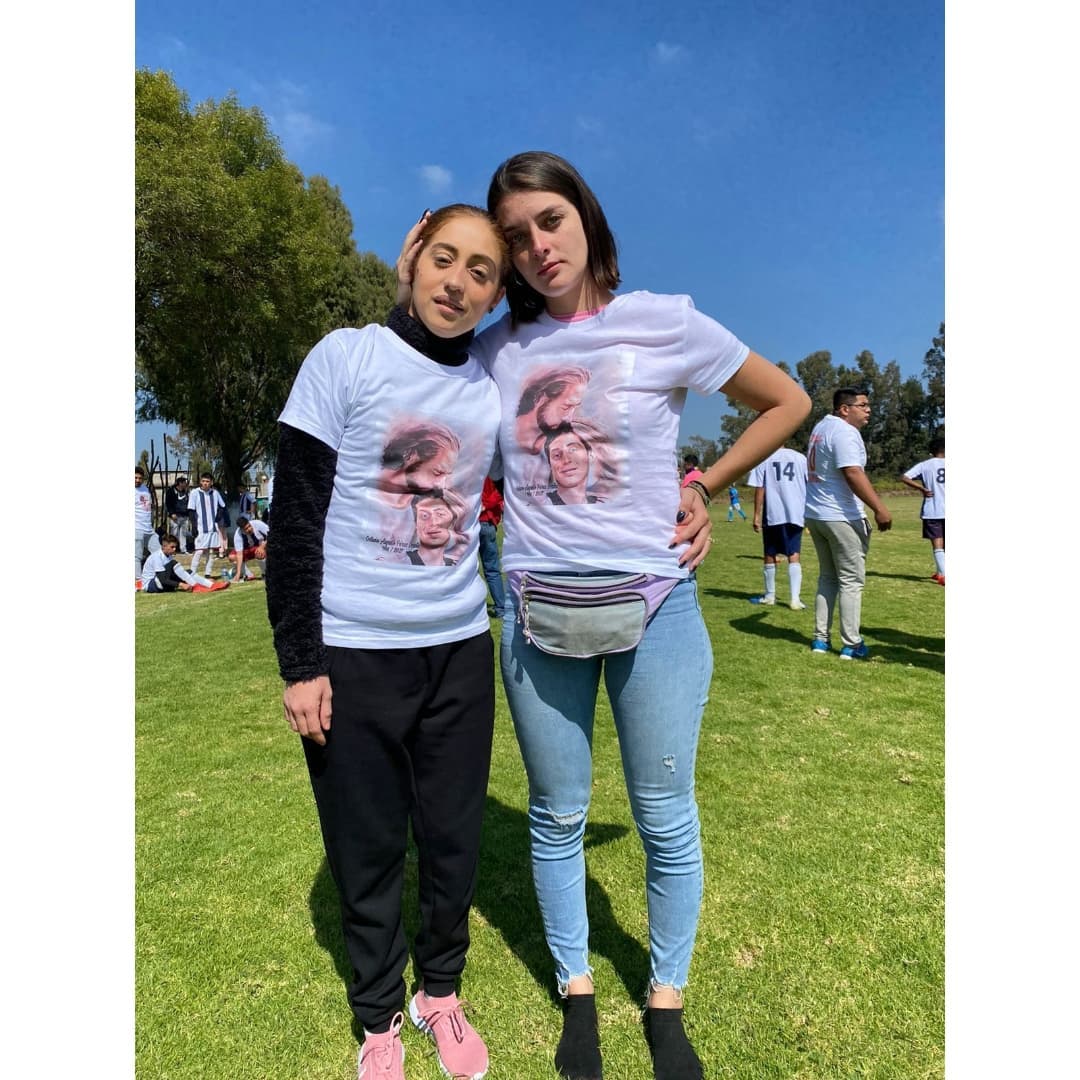 Rinde homenaje a Octavio Ocaña durante partido de futbol