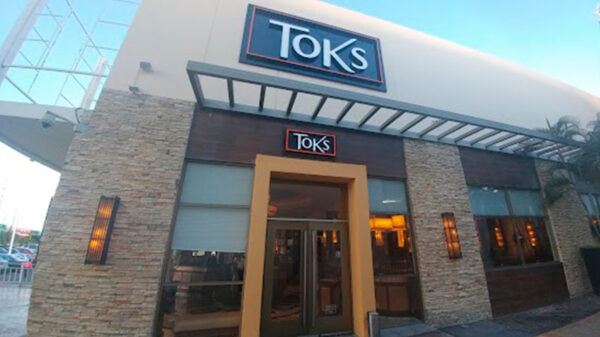 Cancún: Roban caja fuerte de Toks en plaza Outlet