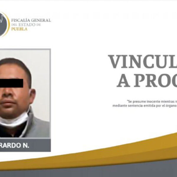 Policías rescatan a sacerdote de ser linchado; acusado de abusar de una niña