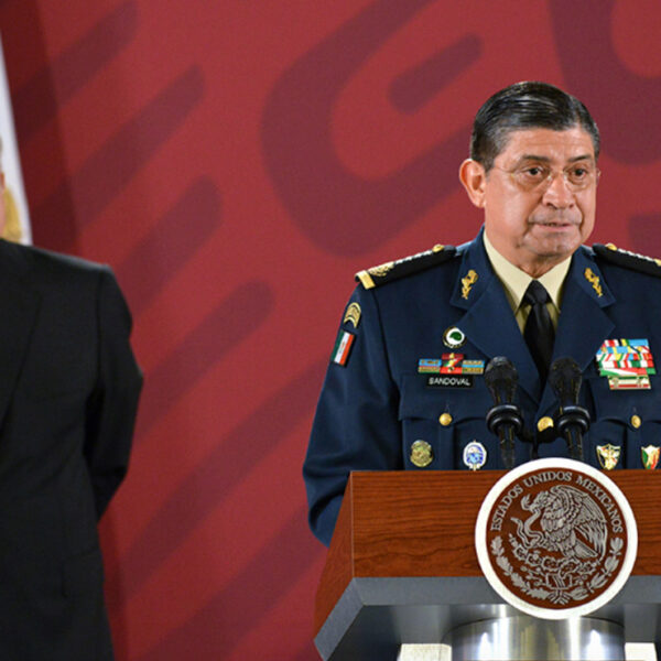 Propone AMLO al Senado fortalecer papel del secretario de la Sedena