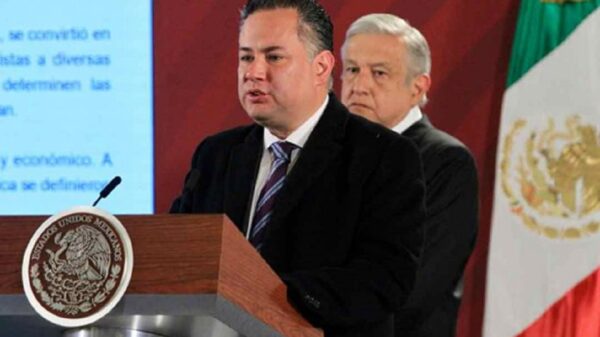 Critica AMLO lujo en boda de titular de la UIF y consejera del INE