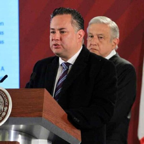 Critica AMLO lujo en boda de titular de la UIF y consejera del INE