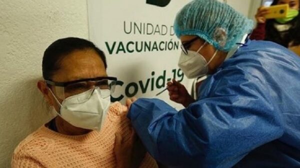 Analizan poner tercera vacuna anti Covid a adultos mayores: AMLO