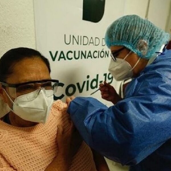 Analizan poner tercera vacuna anti Covid a adultos mayores: AMLO