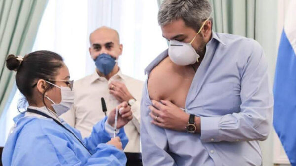 Por no vacunarse contra el covid-19, suspenden a 8 mil empleados