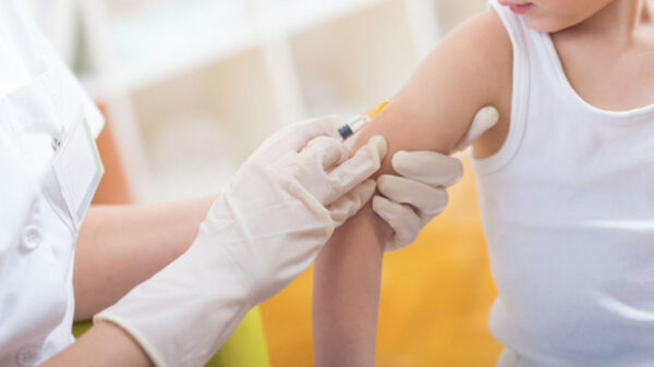 La OMS asegura no urge que se les aplique la vacuna contra covid a los niños