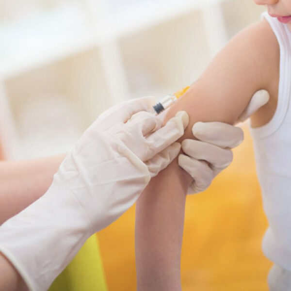 La OMS asegura no urge que se les aplique la vacuna contra covid a los niños