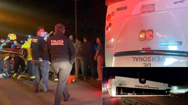 Volcadura de autobús deja 14 trabajadores lesionadas