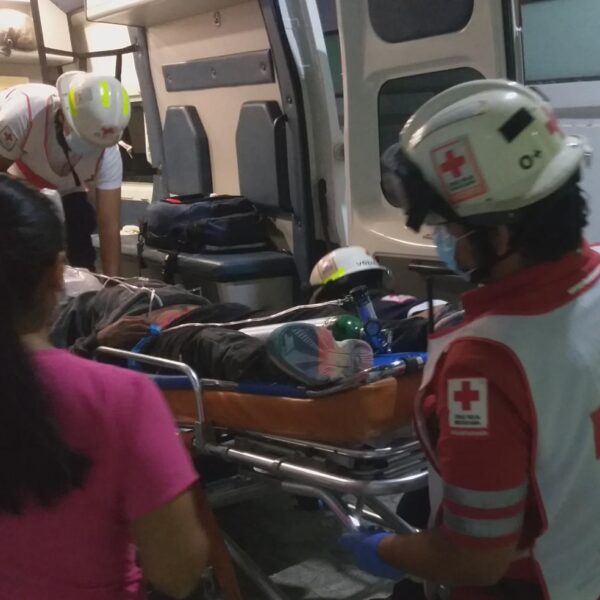 Muere en un hospital sujeto baleado en una invasión de Cancún.