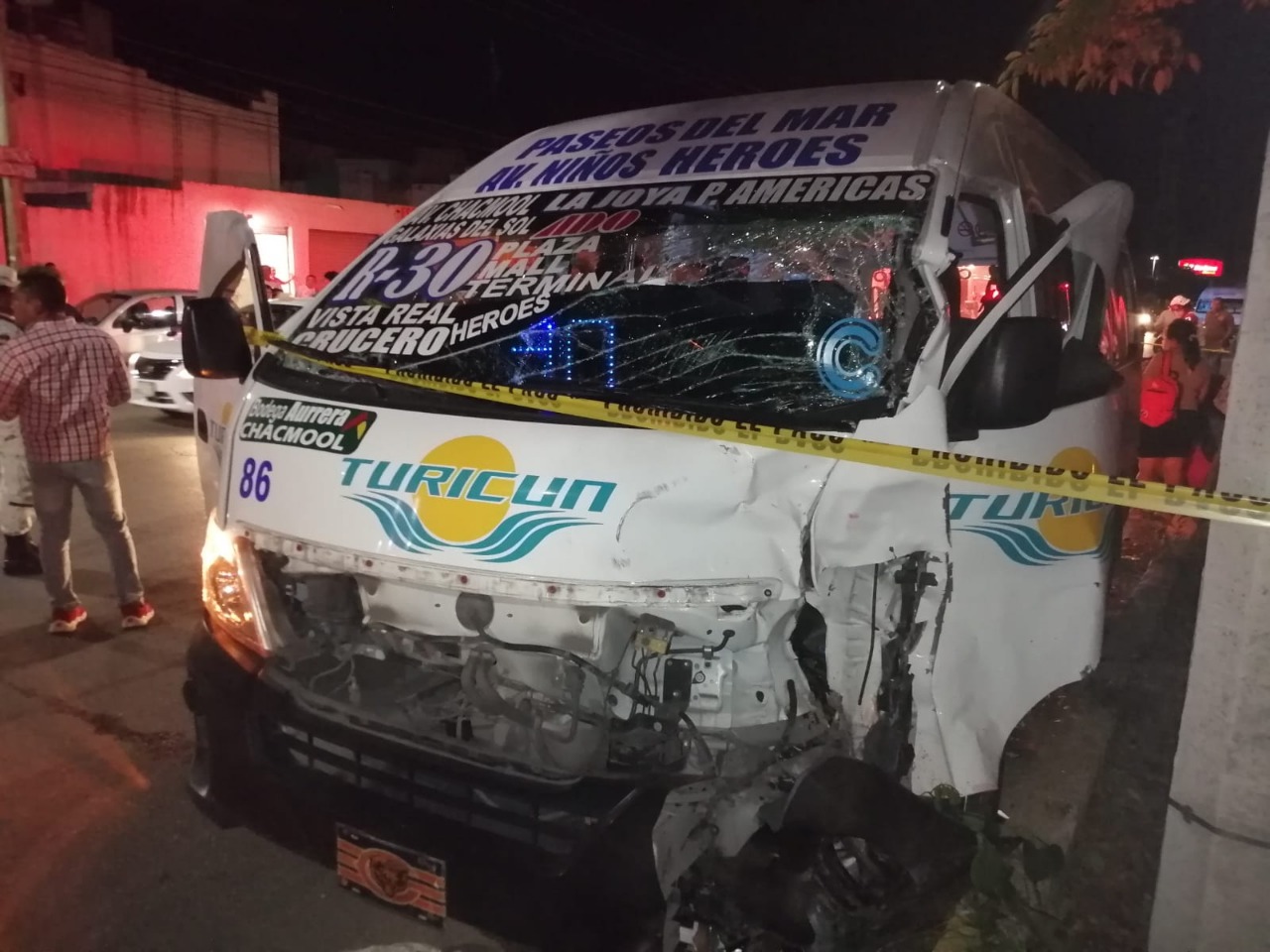 Muere trabajador de la construcción atropellado por una Urvan de Turicun; el fatal accidente se registró en la avenida Chac Mool.