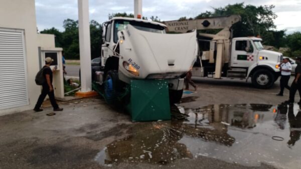 Trailero choca y arrolla a ciclista en Playa del Carmen.