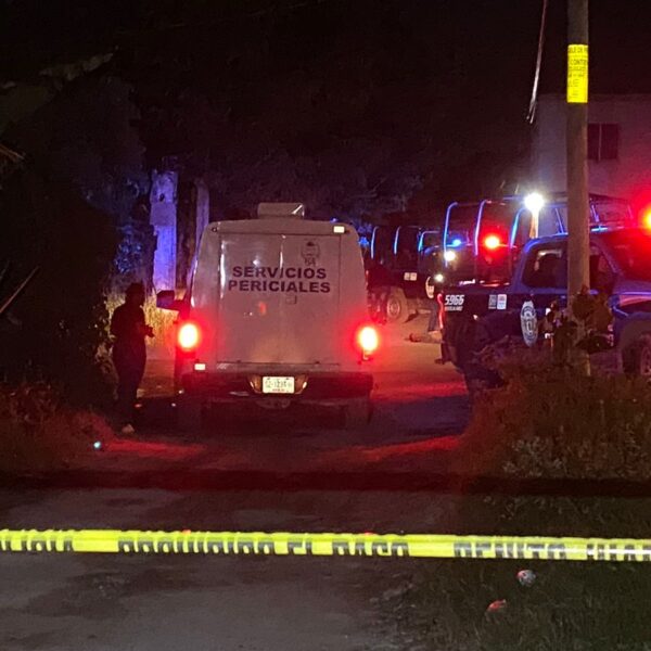 Ejecutan a un sujeto en la colonia Los García de Cancún.