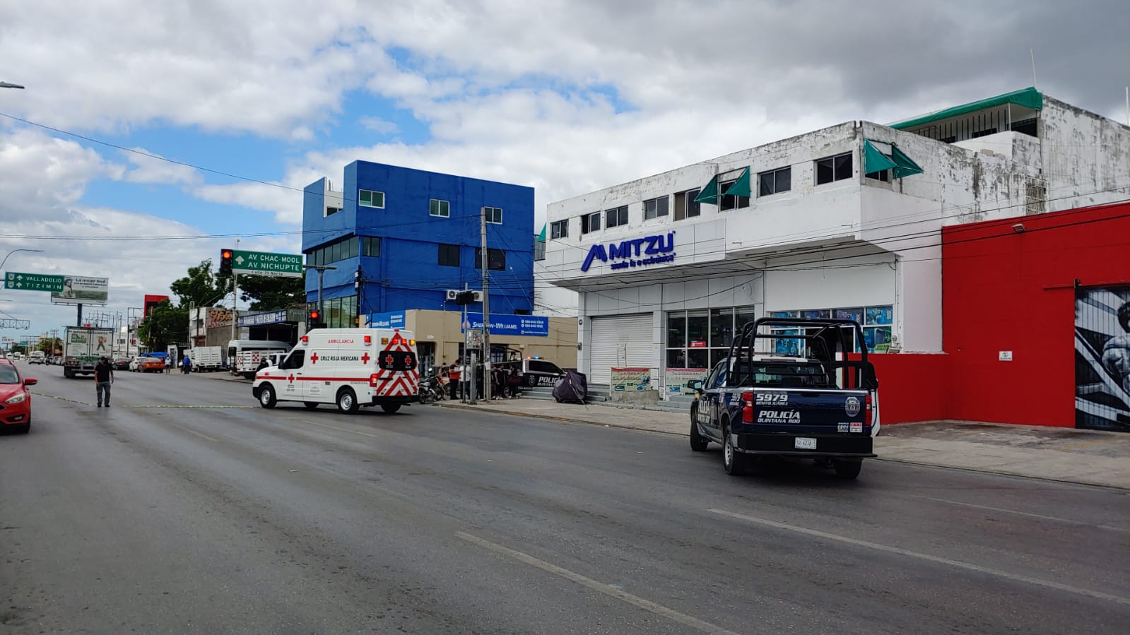 Cancún: Ejecutan a un sujeto en un gimnasio de la Portillo (VIDEO); la víctima recibió al menos cinco impactos de bala.