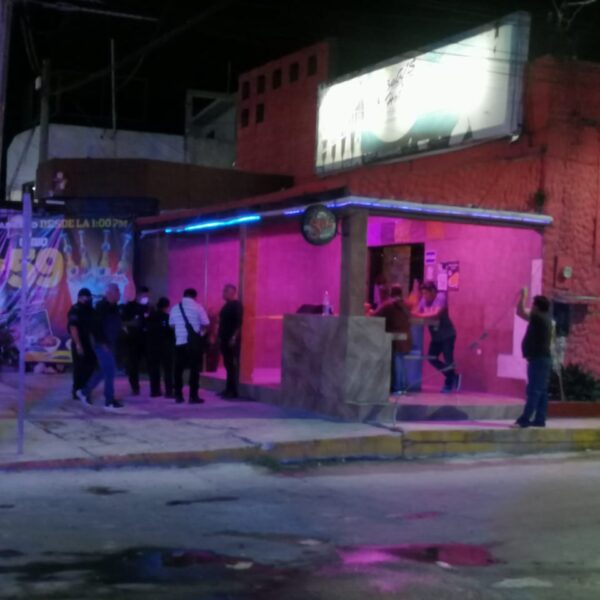 Disparan contra la fachada de un bar en Playa del Carmen.