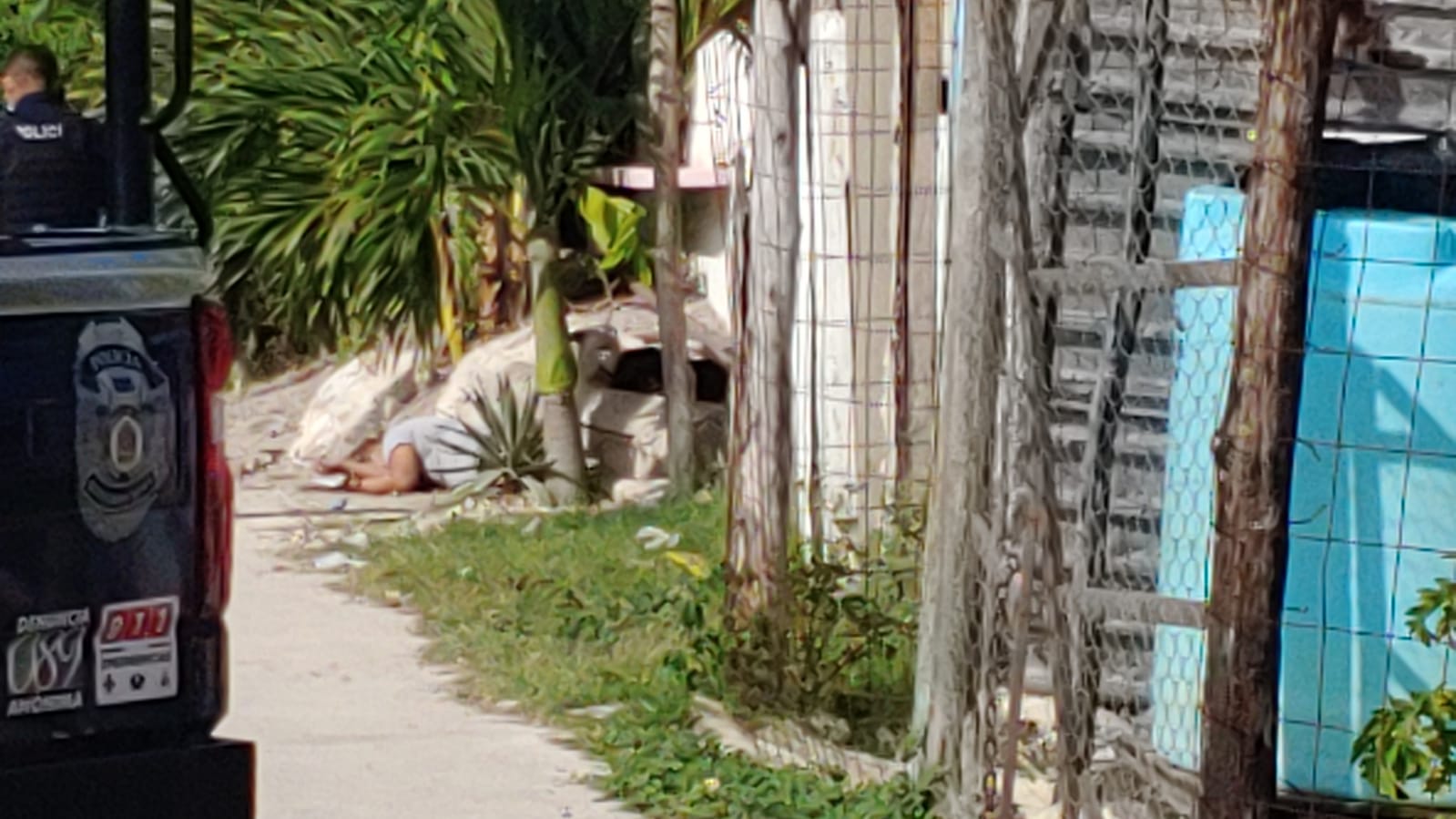 Balean a dos mujeres en invasión de la 234 de Cancún; una murió en el lugar; los sicarios llegaron en moto y abrieron fuego a discreción.