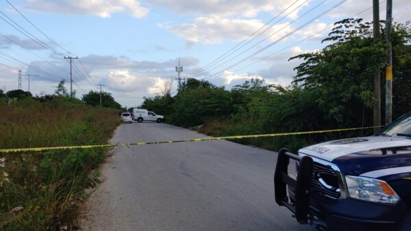 Cancún: Hallan ejecutado con una narcomanta en la Región 259 (VIDEO).