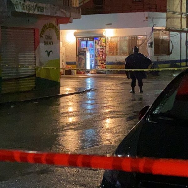 Muere un hombre y su acompañante resulta herida en ataque a balazos.