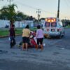 Cancún: Imprudente conductor manda al hospital a un motociclista en la Región 227.