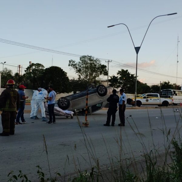 Cancún: Muere conductor en choque y volcadura en la Portillo (VIDEO).