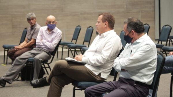 Exige Luis Alegre claridad en el proceso interno de Morena; pide que el partido tome en cuenta las encuestas telefónicas para legitimar la selección de candidato.