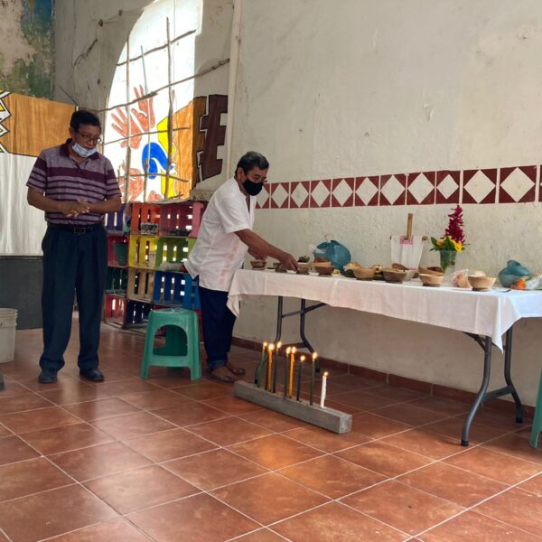 Realizan ceremonia del bix, es la despedida de los fieles difuntos.