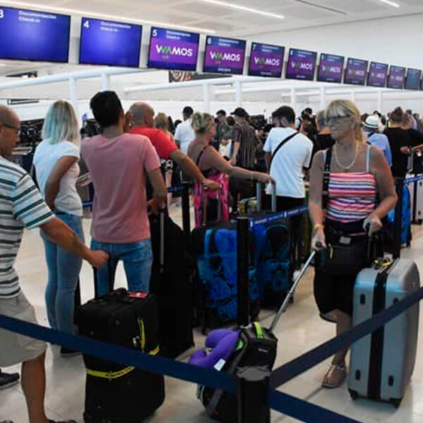 Inicia Aeropuerto de Cancún fin de semana con 487 vuelos