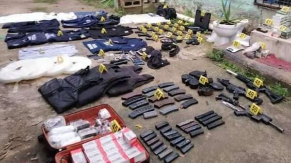 En Tulum: detienen a ocho personas y aseguran arsenal de armas