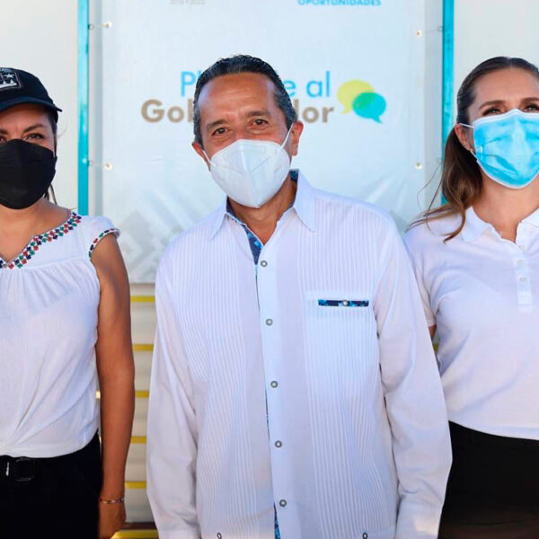 Carlos Joaquín atendió, frente a frente, a los habitantes de Isla Mujeres en la audiencia “Platícale al gobernador”